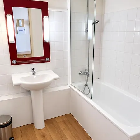 - Inout - 2 Beds Flat Ol-112